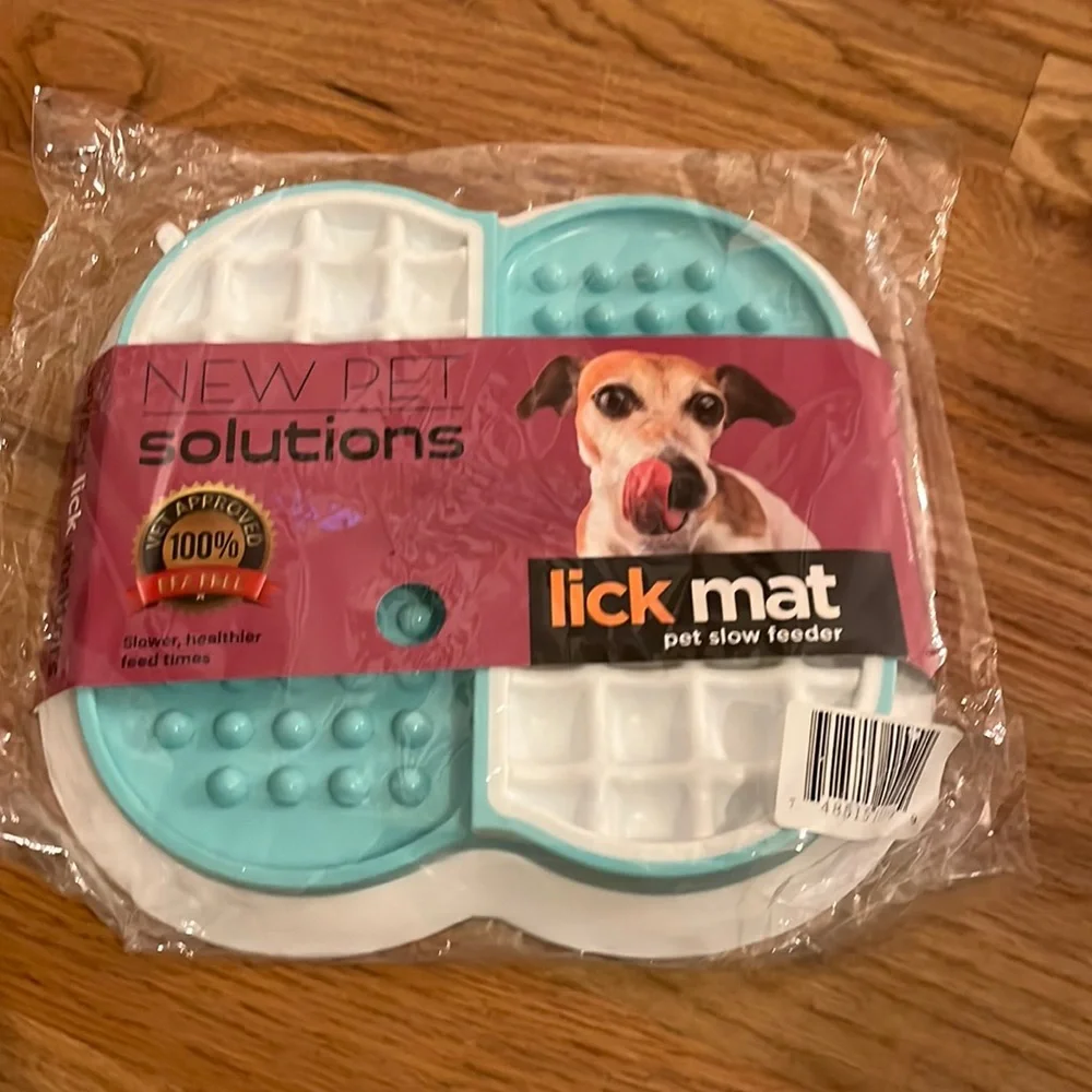 New/sealed new pet solutions lick mat